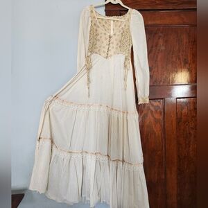 Gunne Sax by Jessica Elegant 1970s Cream Floral Women's Dress